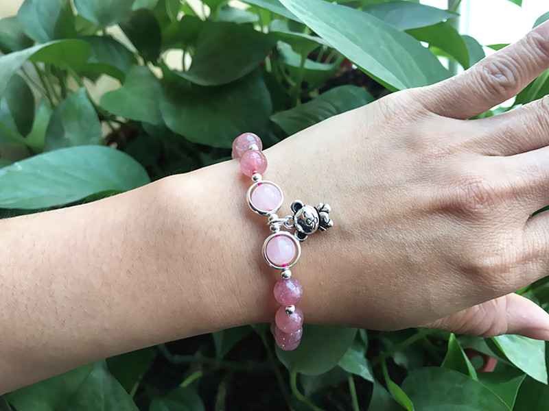 Natural Moist Strawberry Crystal Bracelet Rose Crystal Bracelet - China  Bracelet and Jewelry price | Made-in-China.com