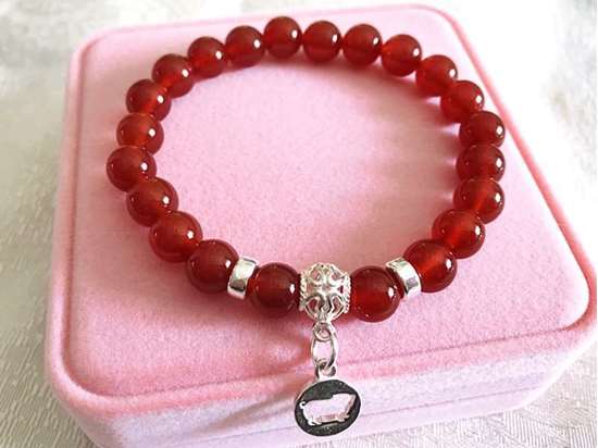 Picture of Red Agate Beads Chinese Zodiac Charm Bracelet to Bring Good Luck in 2025