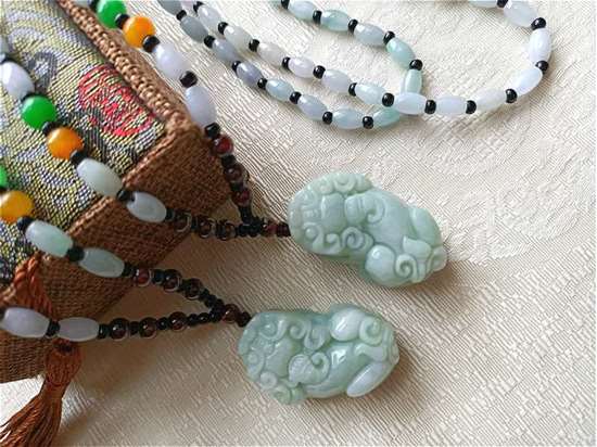 Picture of Natural Carved Pi Xiu / Pi Yao Pendant Jade Beads Necklace for 2022 Wealth