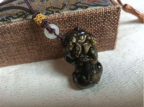 Picture of Golden Obsidian Pi Yao / Pi Xiu Necklace to Improve Wealth in 2023 for Man Gift