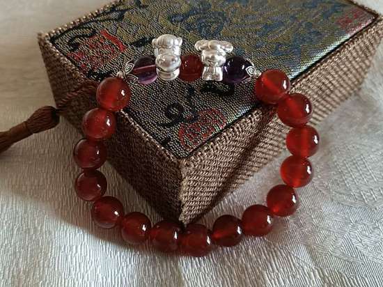 Picture of Red Agate Liuhe (Six Harmonies) Zodiac Symbol Bracelet for Female
